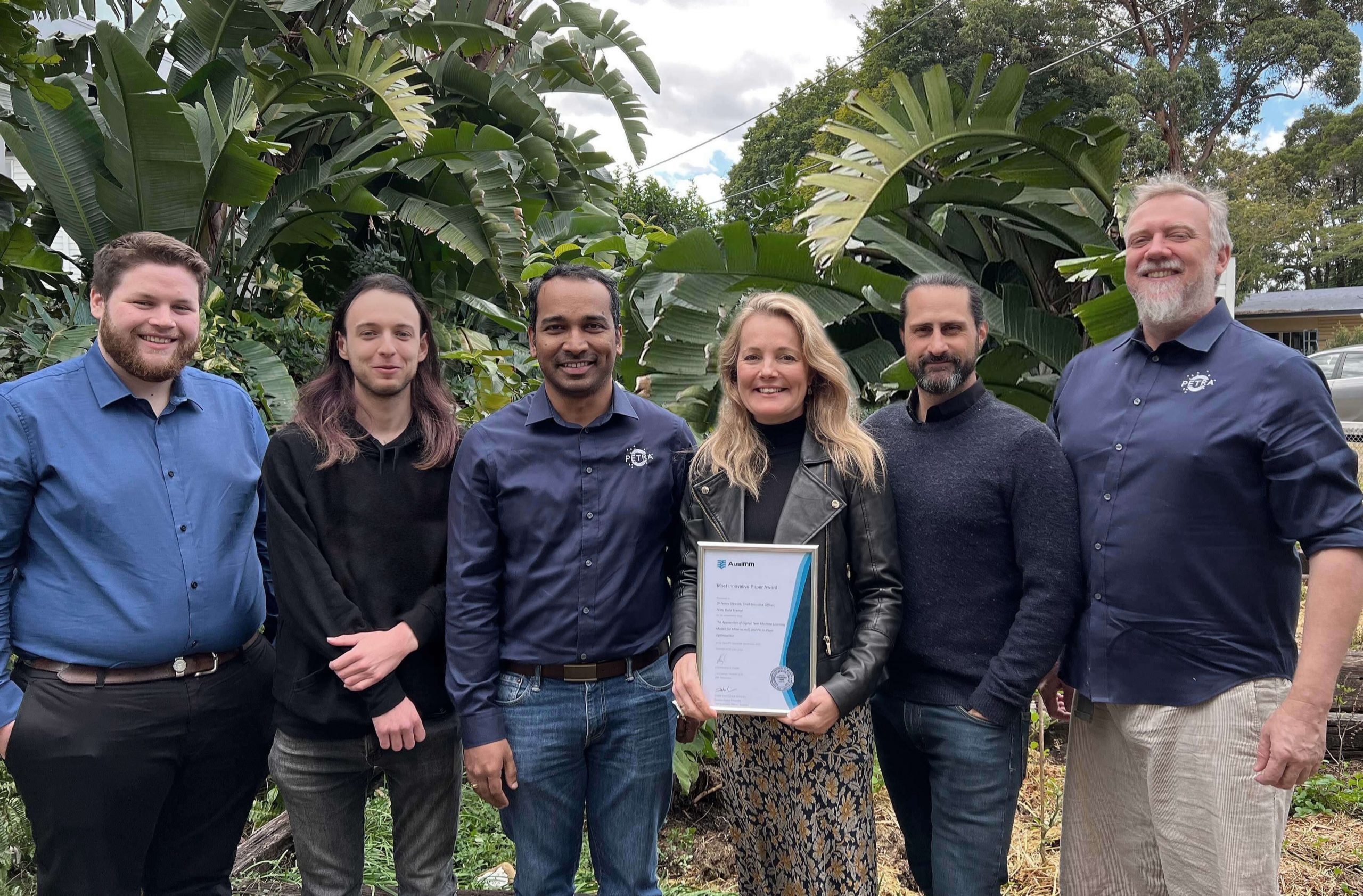 Image of PETRA team holding certificate for Ausimm mosst Innovative Paper Award