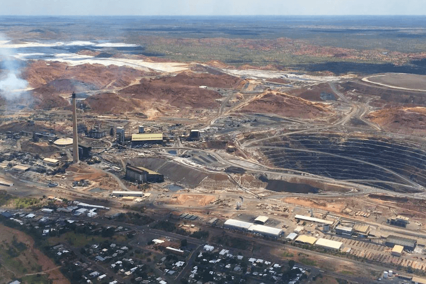 Mount Isa Mines says has more than 200 job vacancies, many of them are technical roles like engineering.(ABC News: Harriet Tatham)